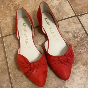 Anne Klein flat EUC
